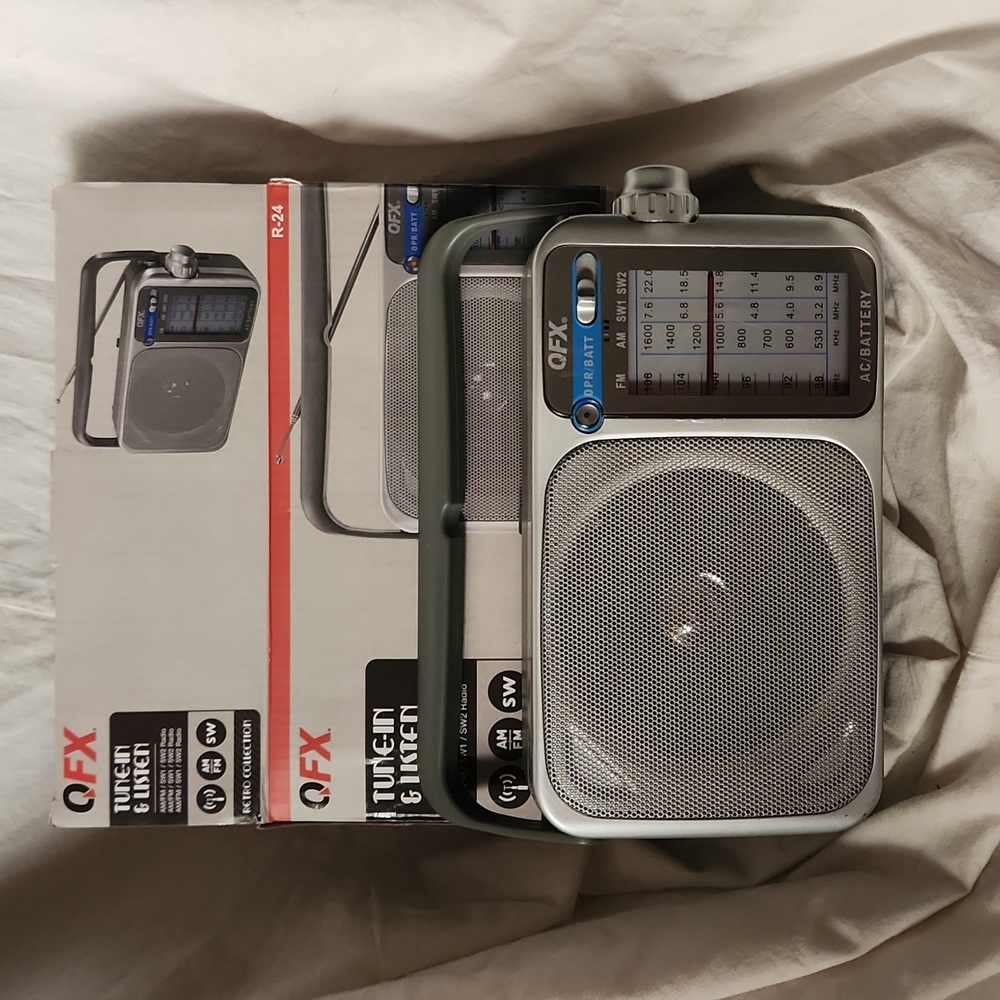 QFX R-24 Retro Radio With Original Box